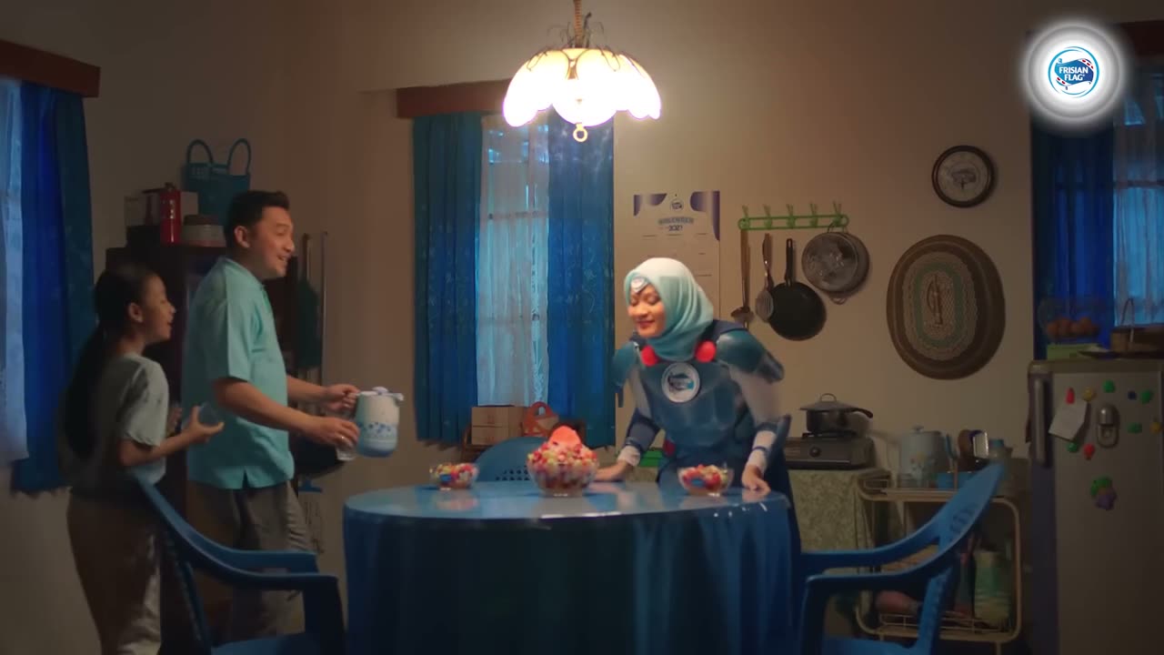 A mother in Pejuang Kemenangan armour at the family table during Ramadan, from Frisian Flag's Ibuku Istimewa campaign.
